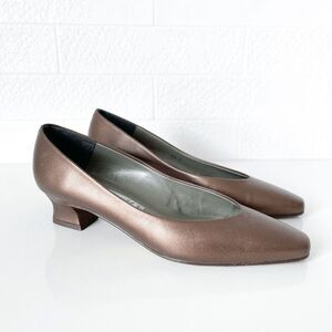 Arnold Churgin Womens Slip On Almond Toe Low Heeled Pumps Bronze 6.5 N